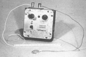 Photo of early Medtronics pacemaker device.