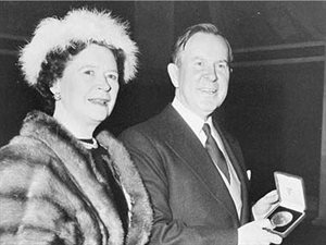 Lester Pearson standing with his wife, Maryon Pearson, while holding his Nobel Peace Prize, 1957